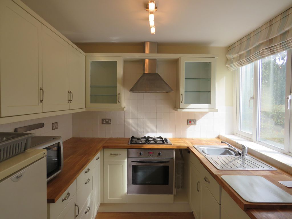 Property photo 2 of 10 Kitchen