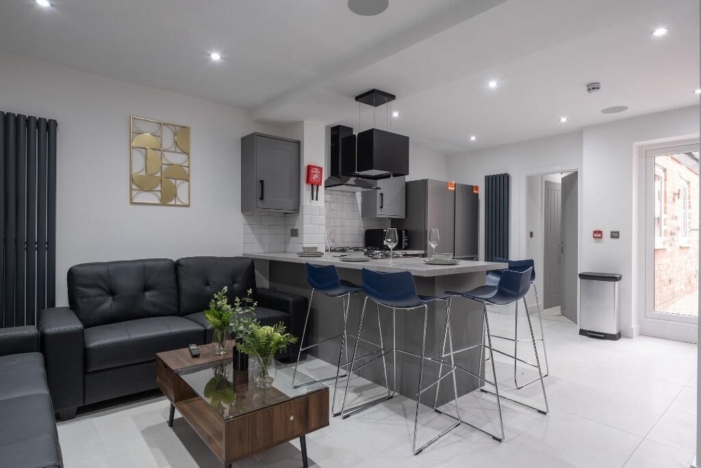 Property photo 2 of 13 Modern And Spacious Living Room Featuring Comforta...