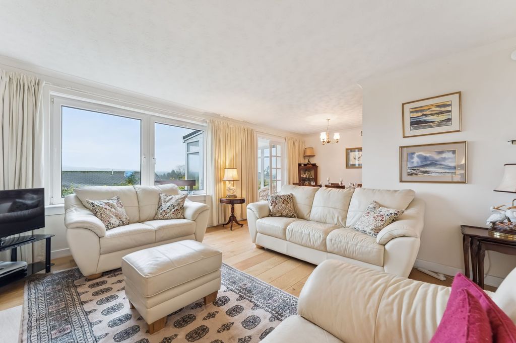 Property photo 3 of 27