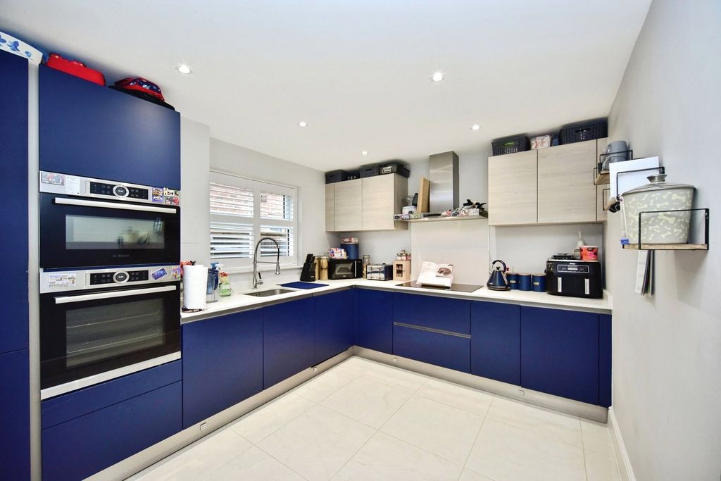 Property photo 2 of 17 Photo