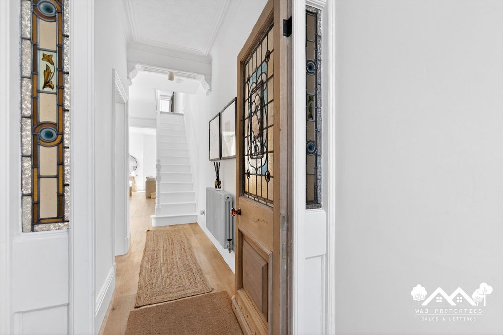 Property photo 2 of 34