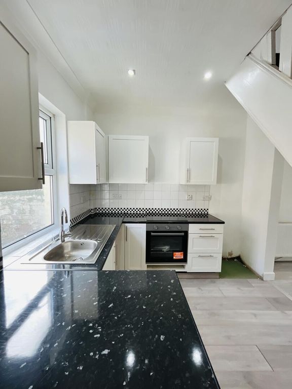 Property photo 3 of 13 Kitchen