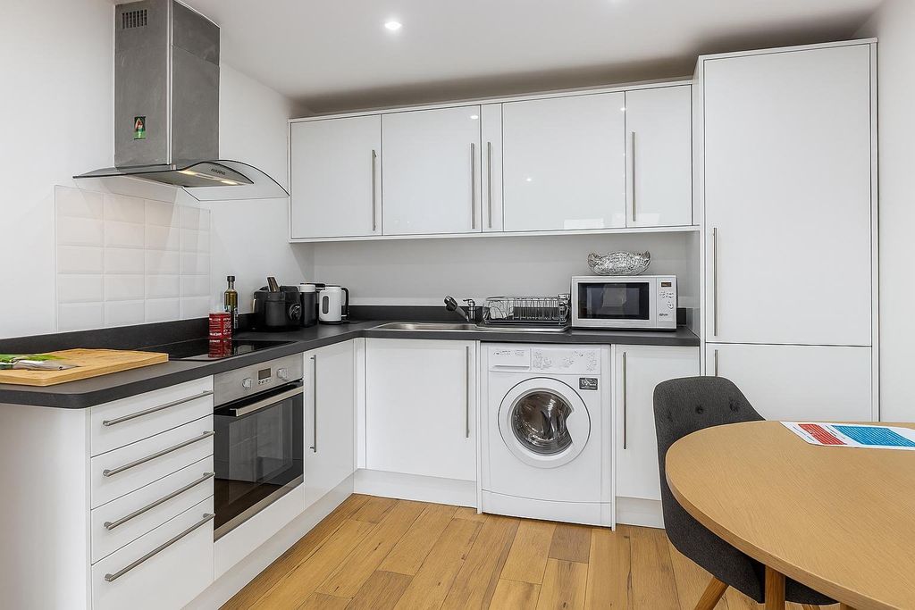 Property photo 2 of 8 Kitchen