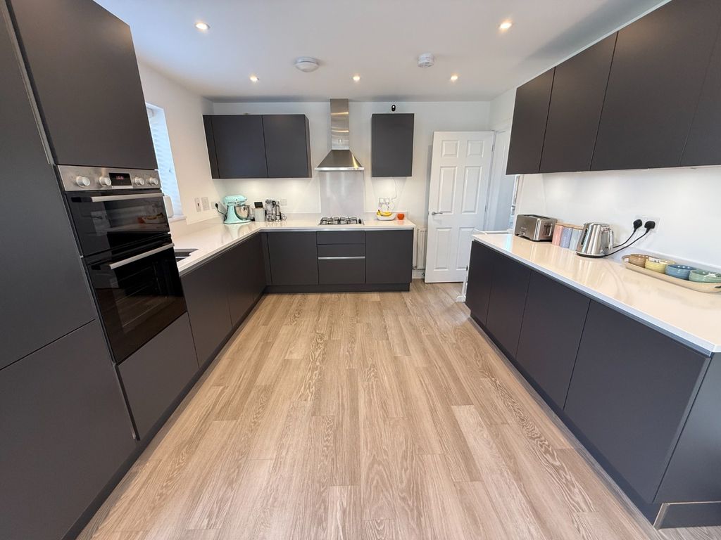 Property photo 2 of 15 5304872
