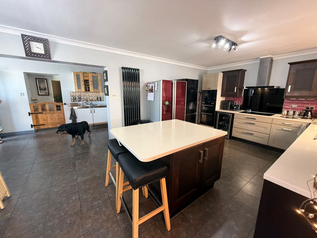 Property photo 3 of 33