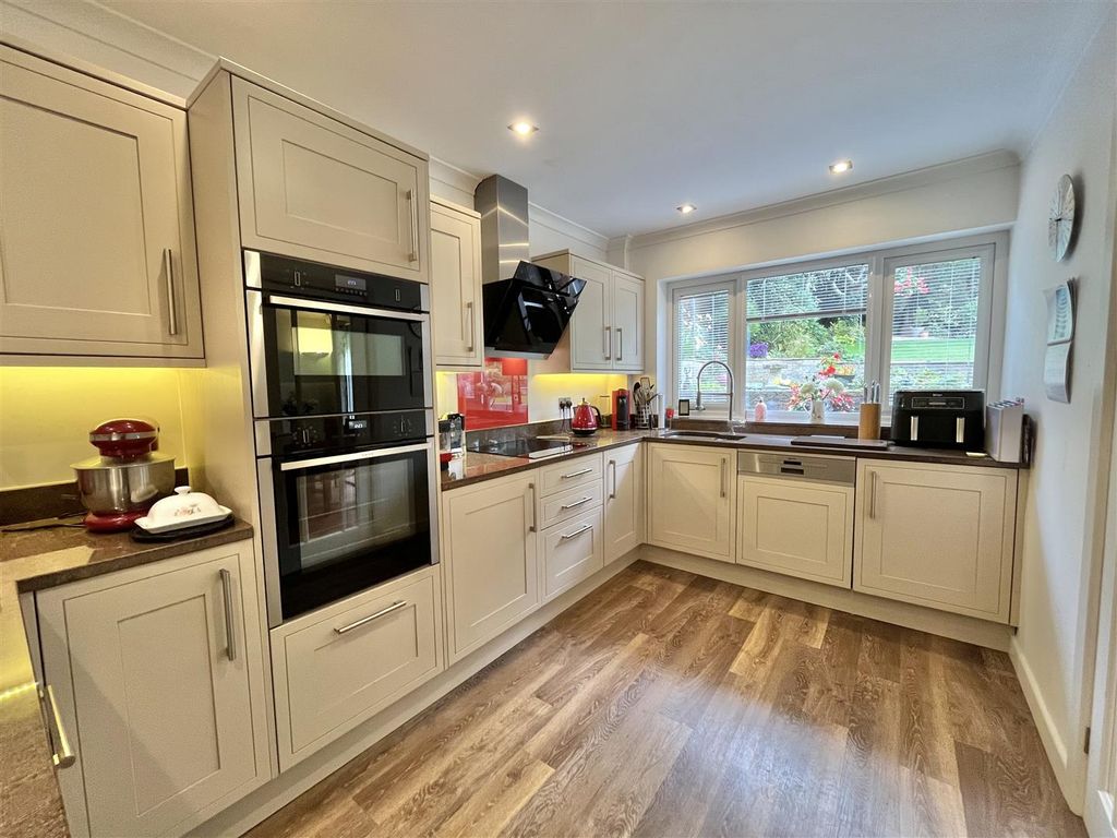 Additional image 9 of 5 bed detached house for saleNorth Road, Glossop SK13