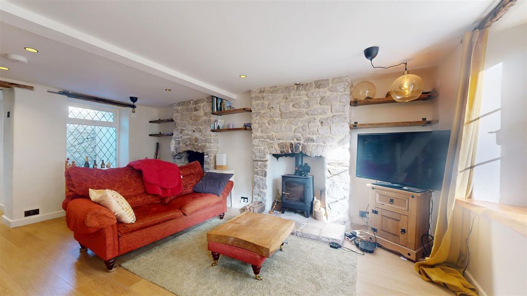 Property photo 2 of 7 11172025_145224.Jpg