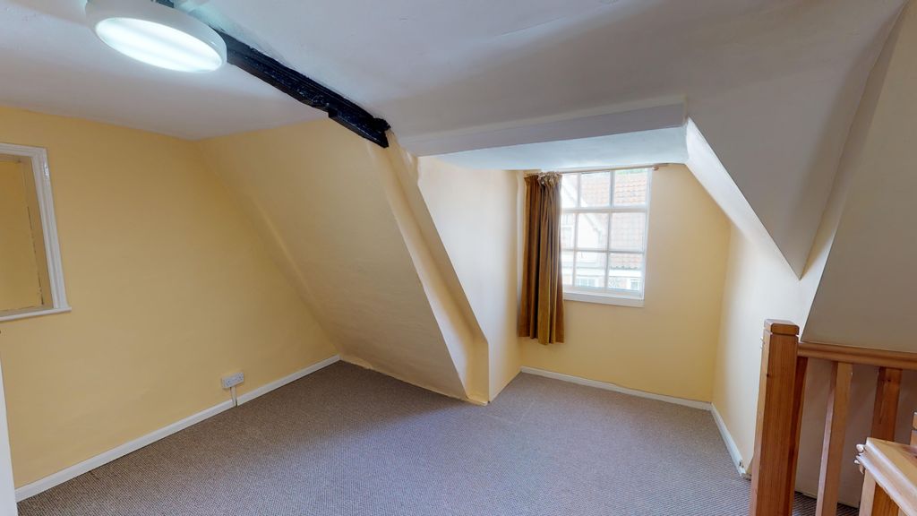 Property photo 2 of 5 Bedroom