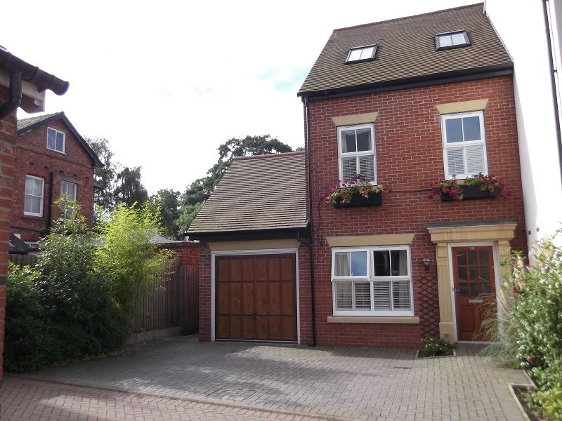 Property photo 1 of 11 Four Bedroom Mews House