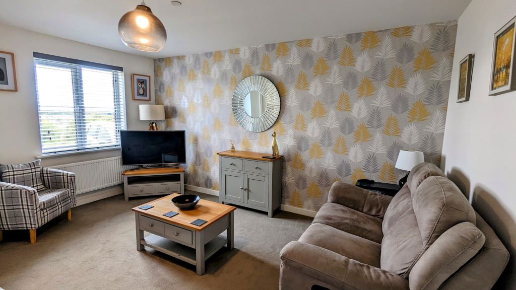 Property photo 3 of 11 Lounge