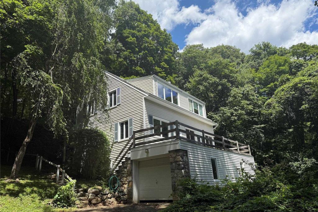Property photo 1 of 28