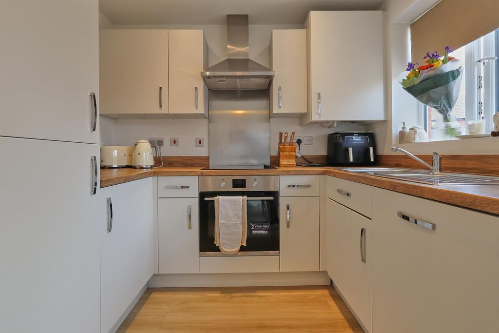Property photo 2 of 15 Kitchen Area