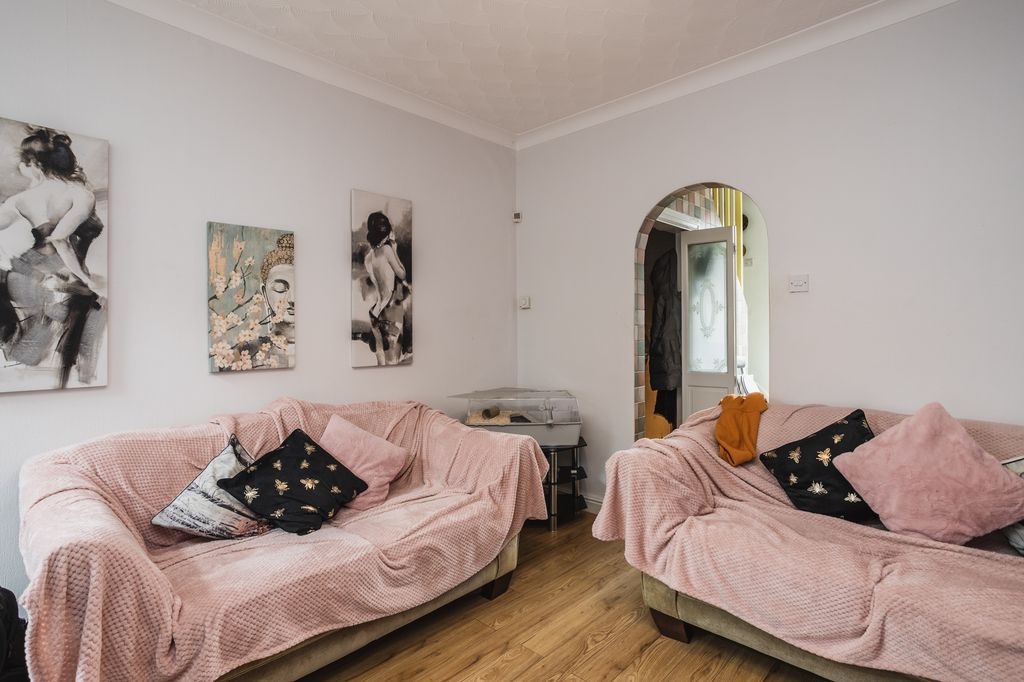 Property photo 3 of 16