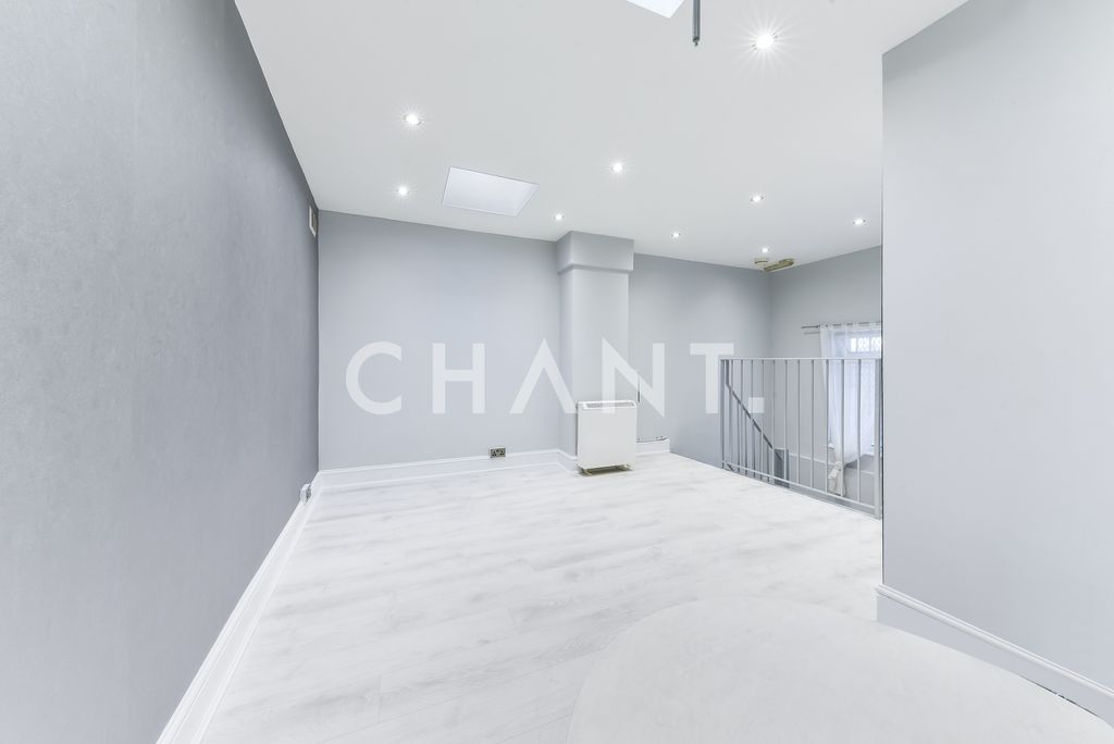 Property photo 2 of 11 Photo 24