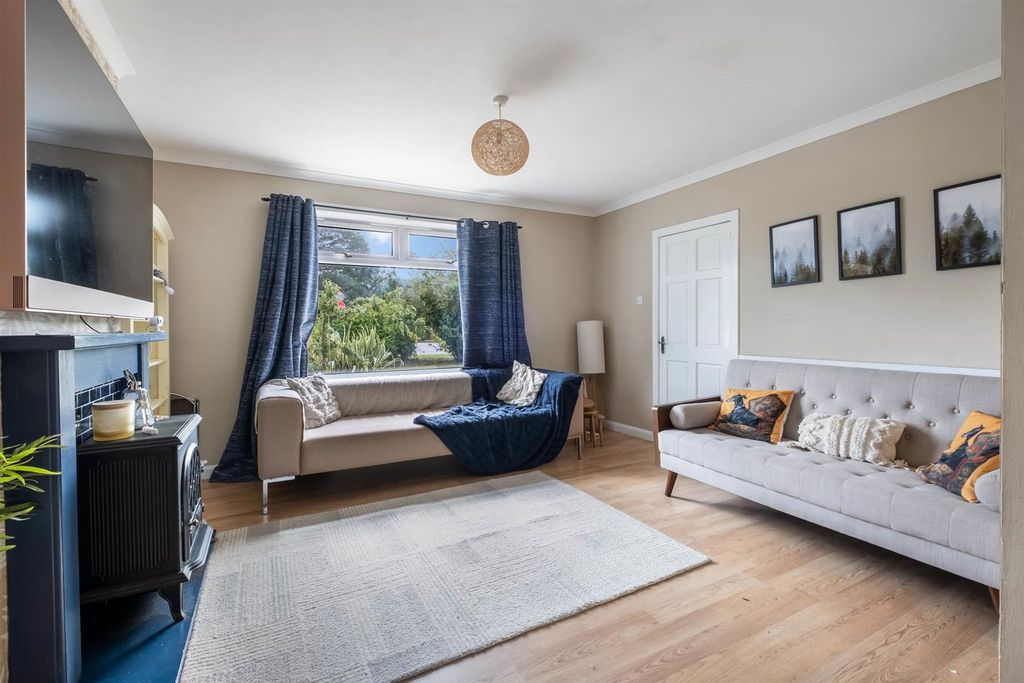 Property photo 2 of 33