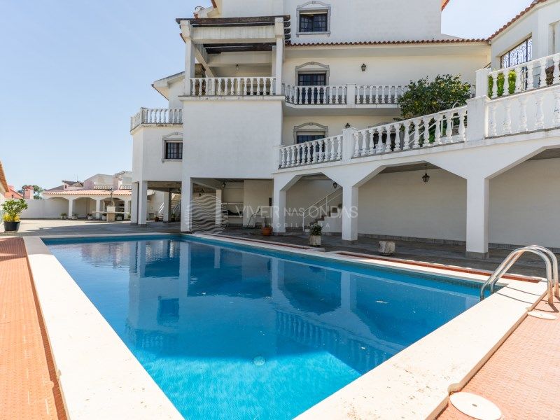 Property photo 1 of 40