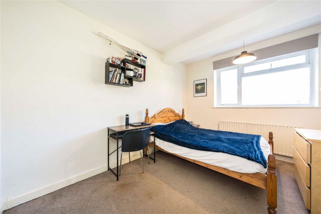 Property photo 3 of 6