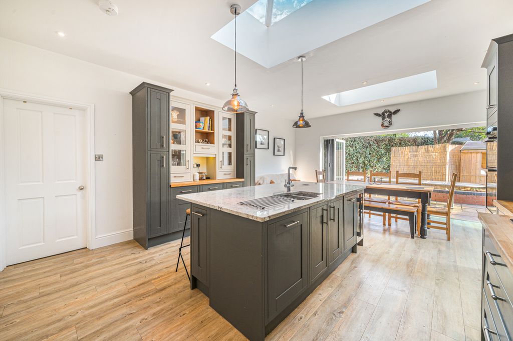 Property photo 3 of 20