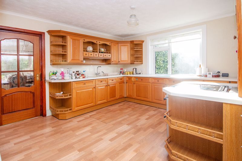 Property photo 3 of 14 Kitchen