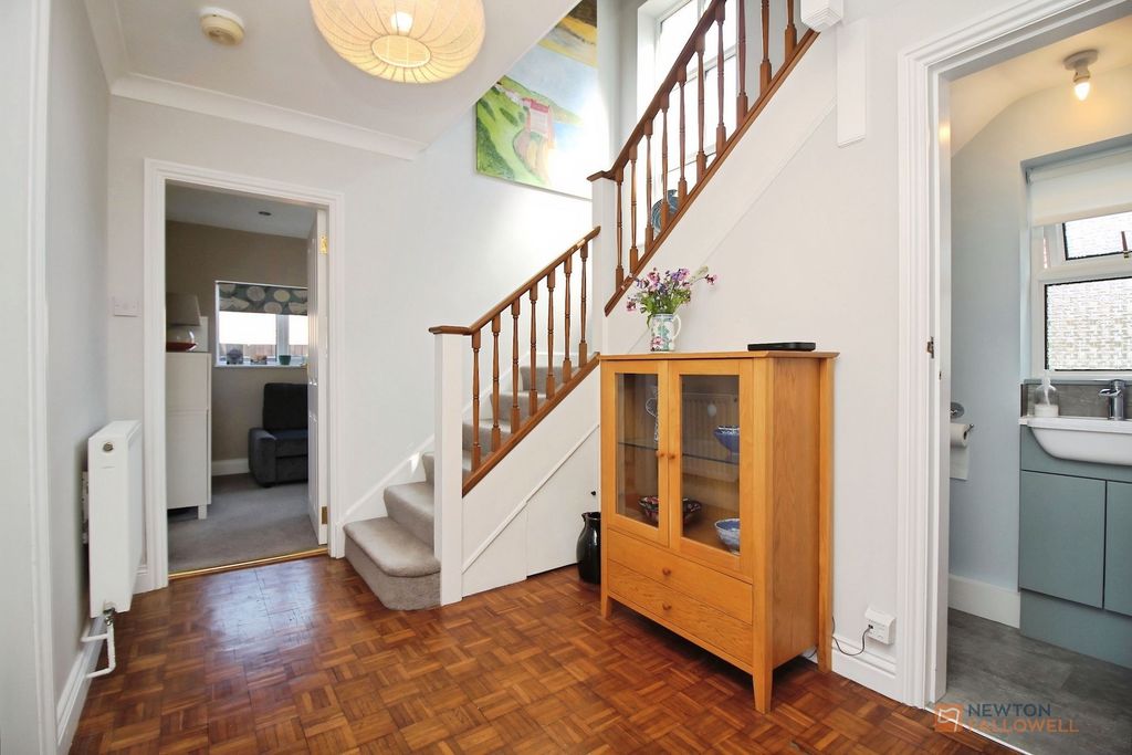Property photo 3 of 28