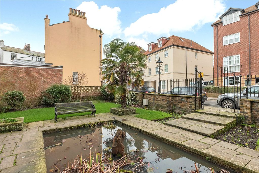 Property photo 2 of 16 Picture No. 28