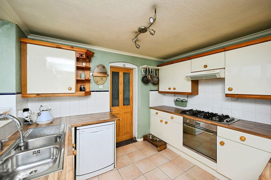 Property photo 2 of 20 Kitchen