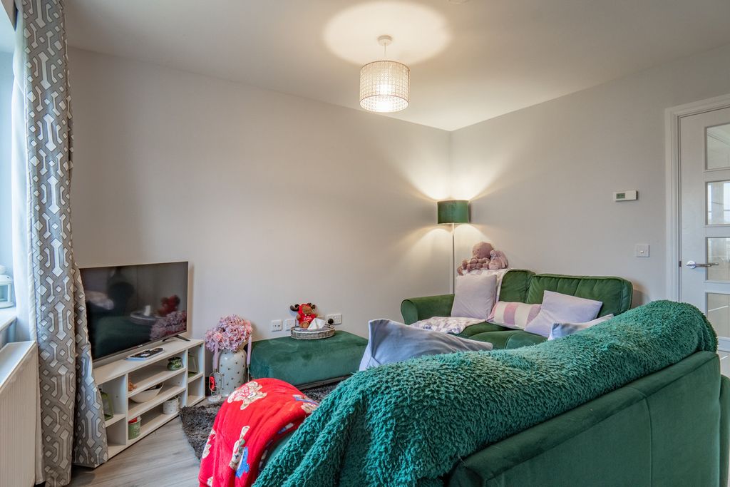 Property photo 3 of 28