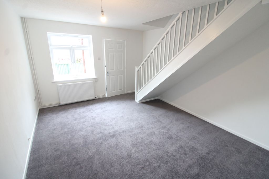 Property photo 3 of 8 Lounge 1