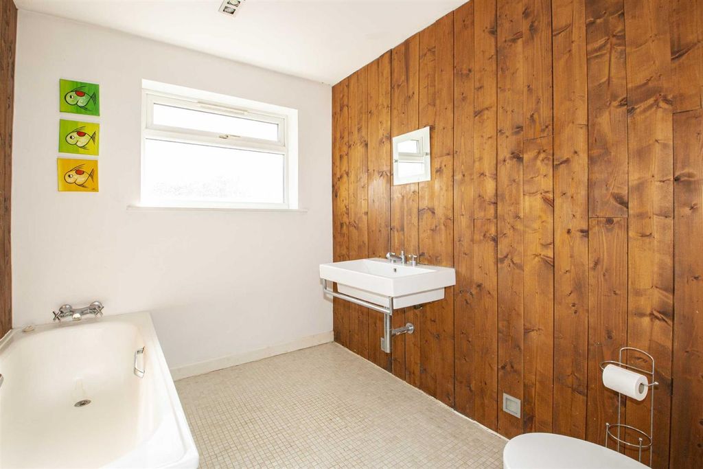 Property photo 3 of 24