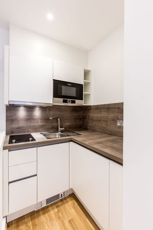 Property photo 3 of 10 Kitchen