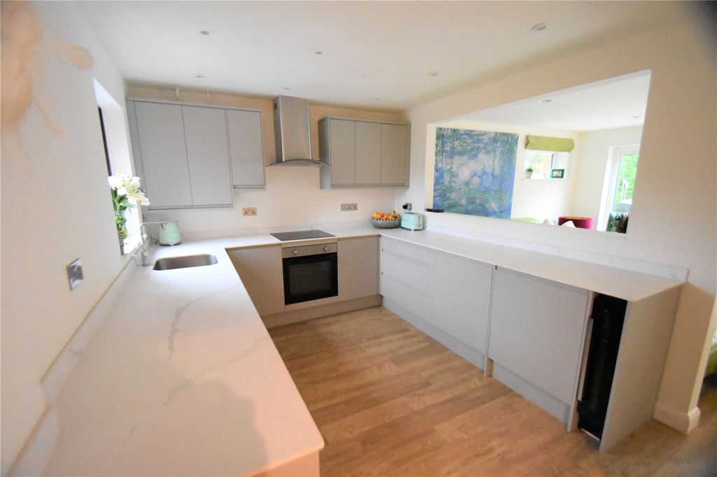 Property photo 2 of 20 Kitchen