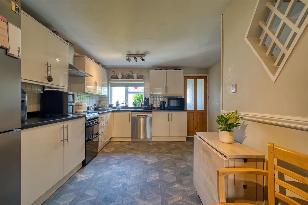 Property photo 2 of 10 Kitchen