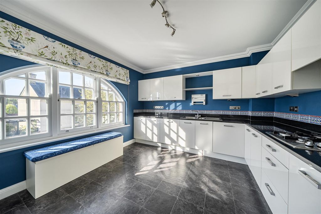 Property photo 3 of 15 Kitchen