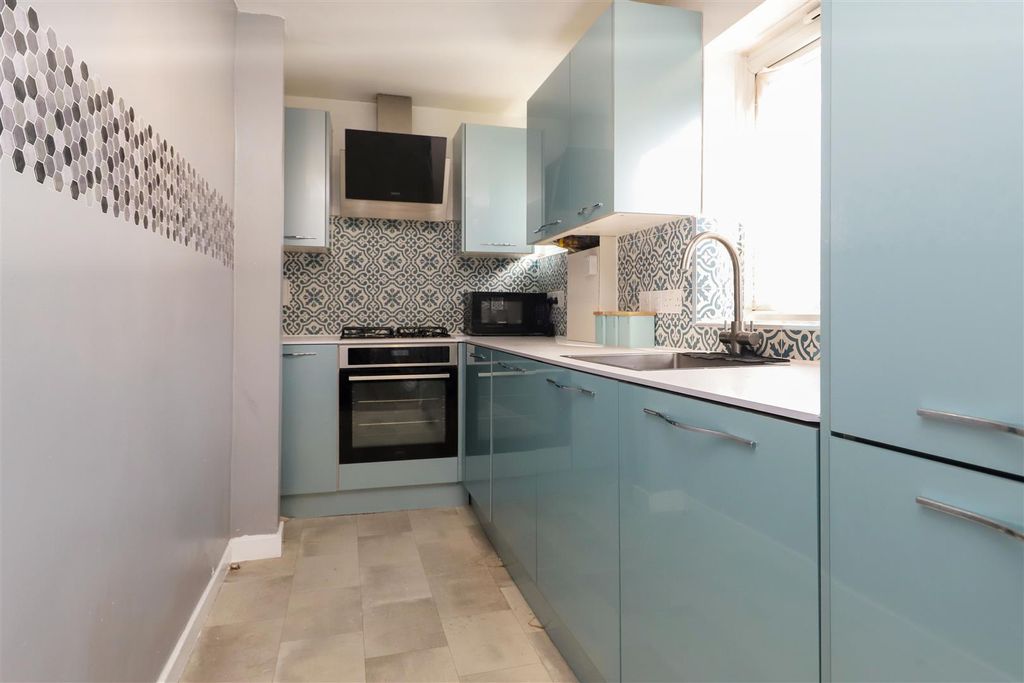 Property photo 3 of 9