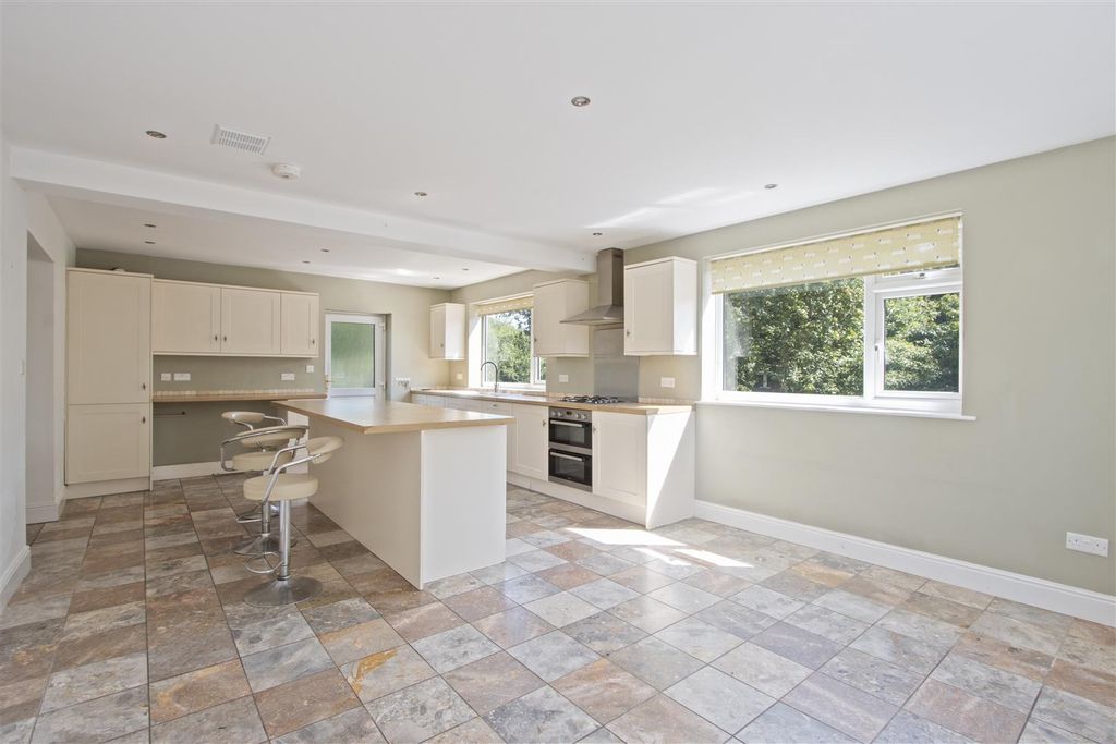 Property photo 2 of 19 Dining Kitchen