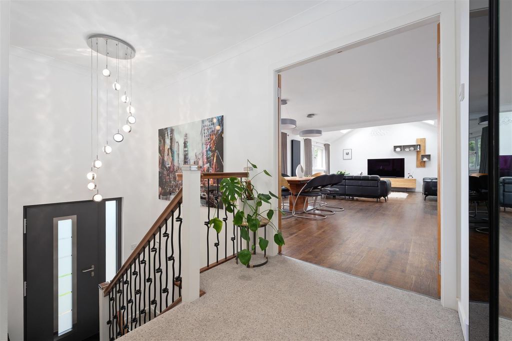 Property photo 2 of 57 1Tolmountdrive009.Jpg