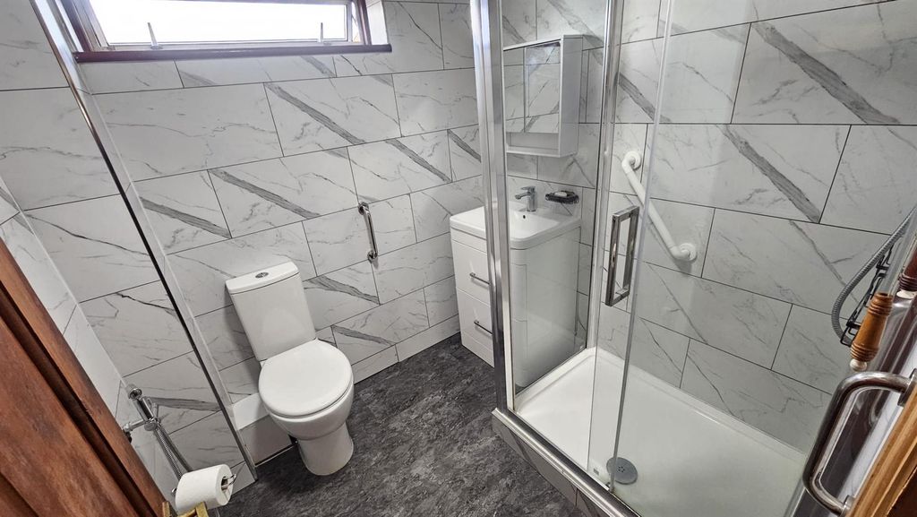 Property photo 2 of 12 2d4A073B-538c-4198-89F9-1860Eb18Fcc1.Jpeg