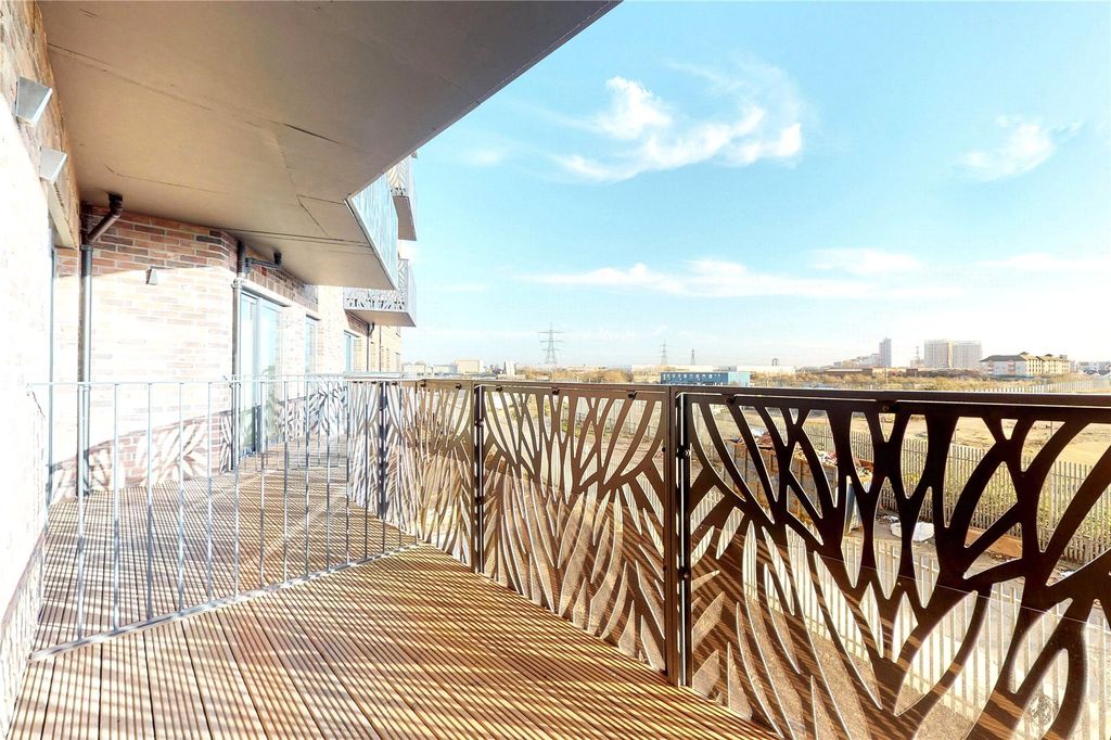 Additional image 5 of 2 bed flat for saleCity View Point E14