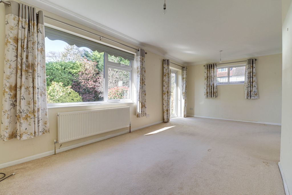 Property photo 3 of 17 Living/Dining Room