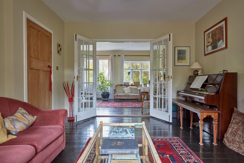 Property photo 2 of 29 176_Huntingdon_Road_100523 9.Jpg