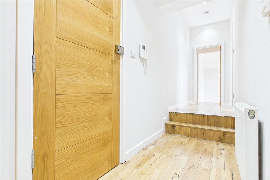 Property photo 3 of 10 Hallway