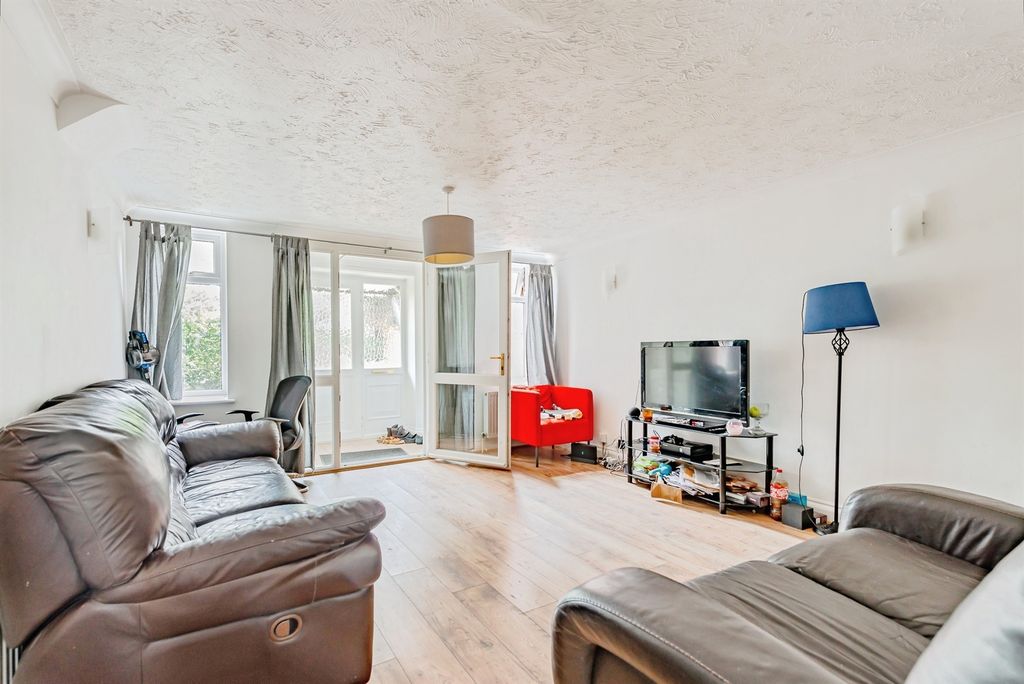 Property photo 3 of 10