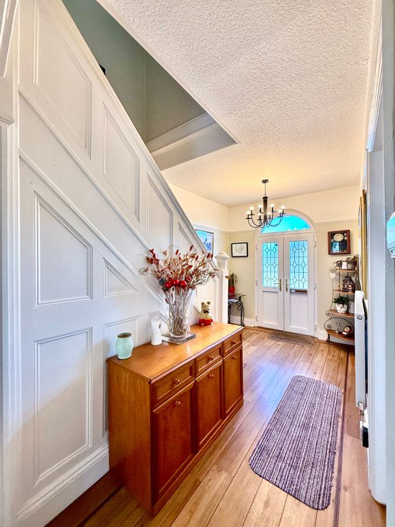 Property photo 3 of 27