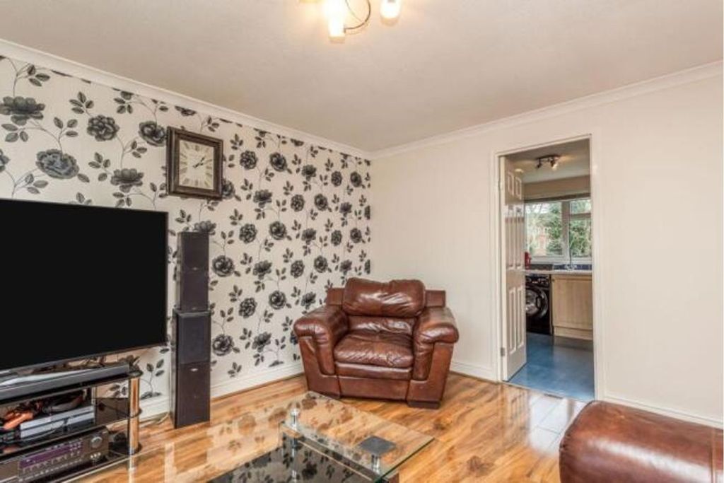 Property photo 3 of 8