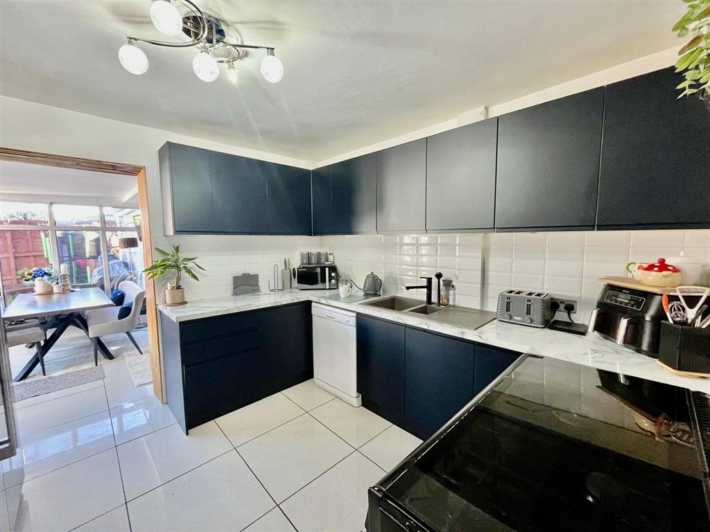 Property photo 2 of 8 Kitchen