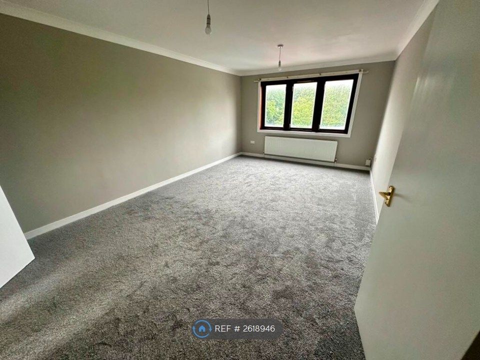 Property photo 3 of 8 Living Room