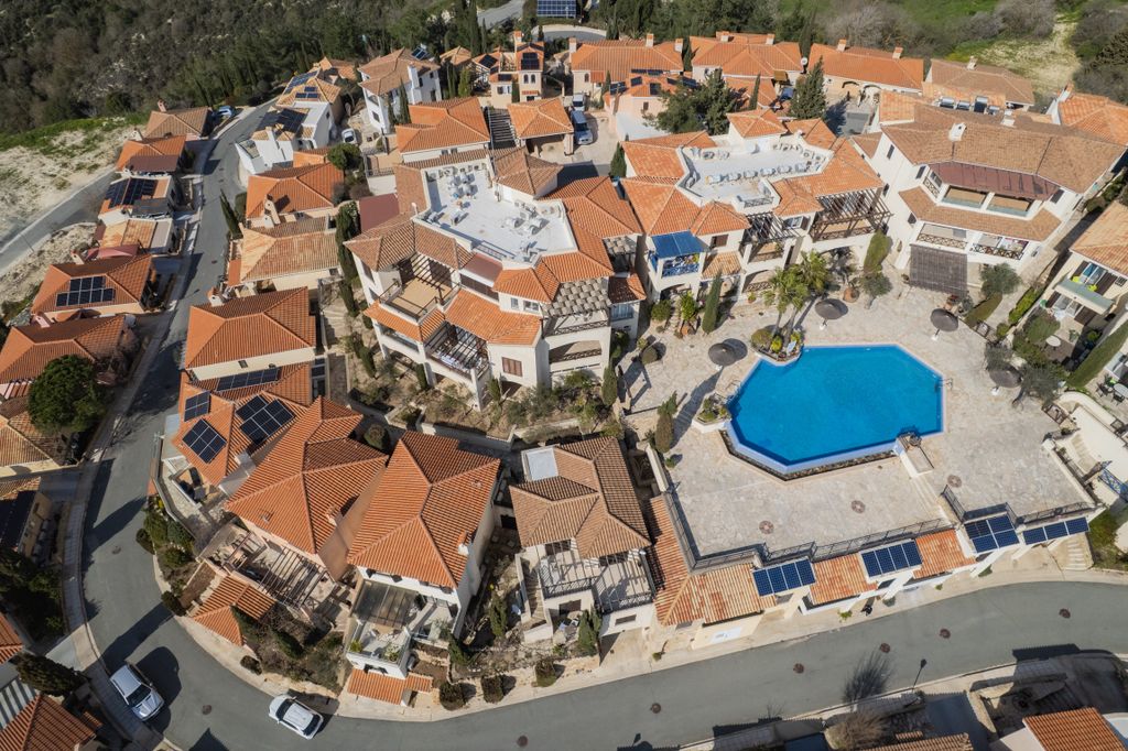 Property photo 3 of 42