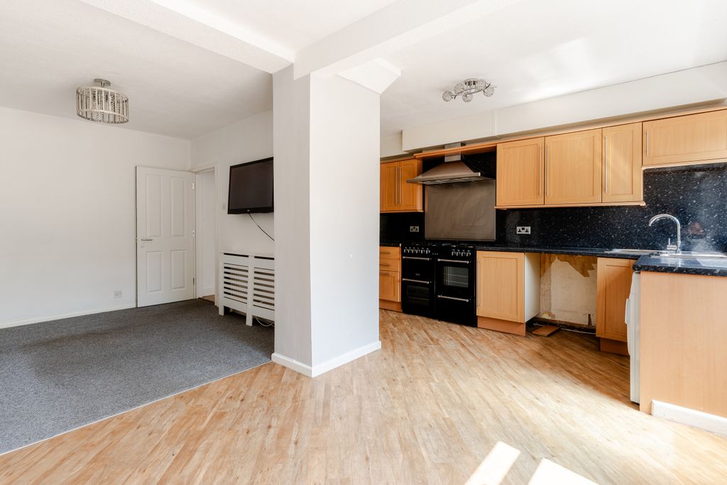 Property photo 3 of 17 A7407000-Hdr-2