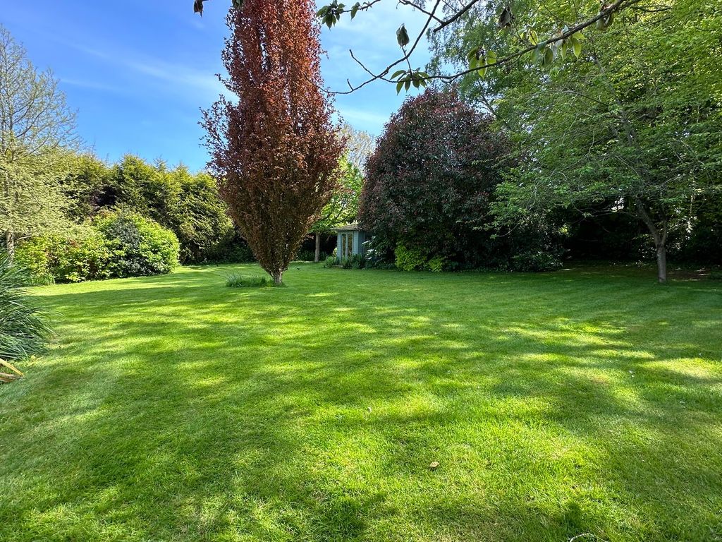 Property photo 2 of 23 Gardens