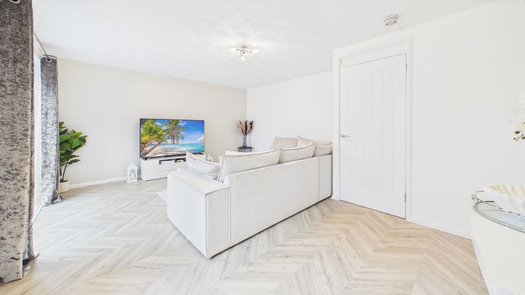 Property photo 3 of 16 Photo 5